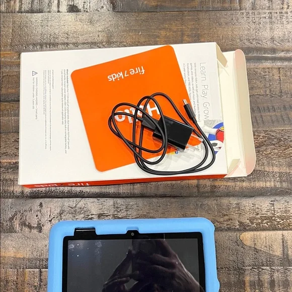 Amazon Fire 7 Kids Tablet in Blue with Green Stand - Picture 4 of 4